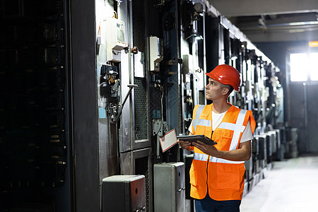 機(jī)房安裝與網(wǎng)絡(luò)工程施工指南 素材、模板與實(shí)施要點(diǎn)